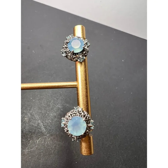 Blue chalcedony Sterling silver stud earrings - Picture 7 of 11